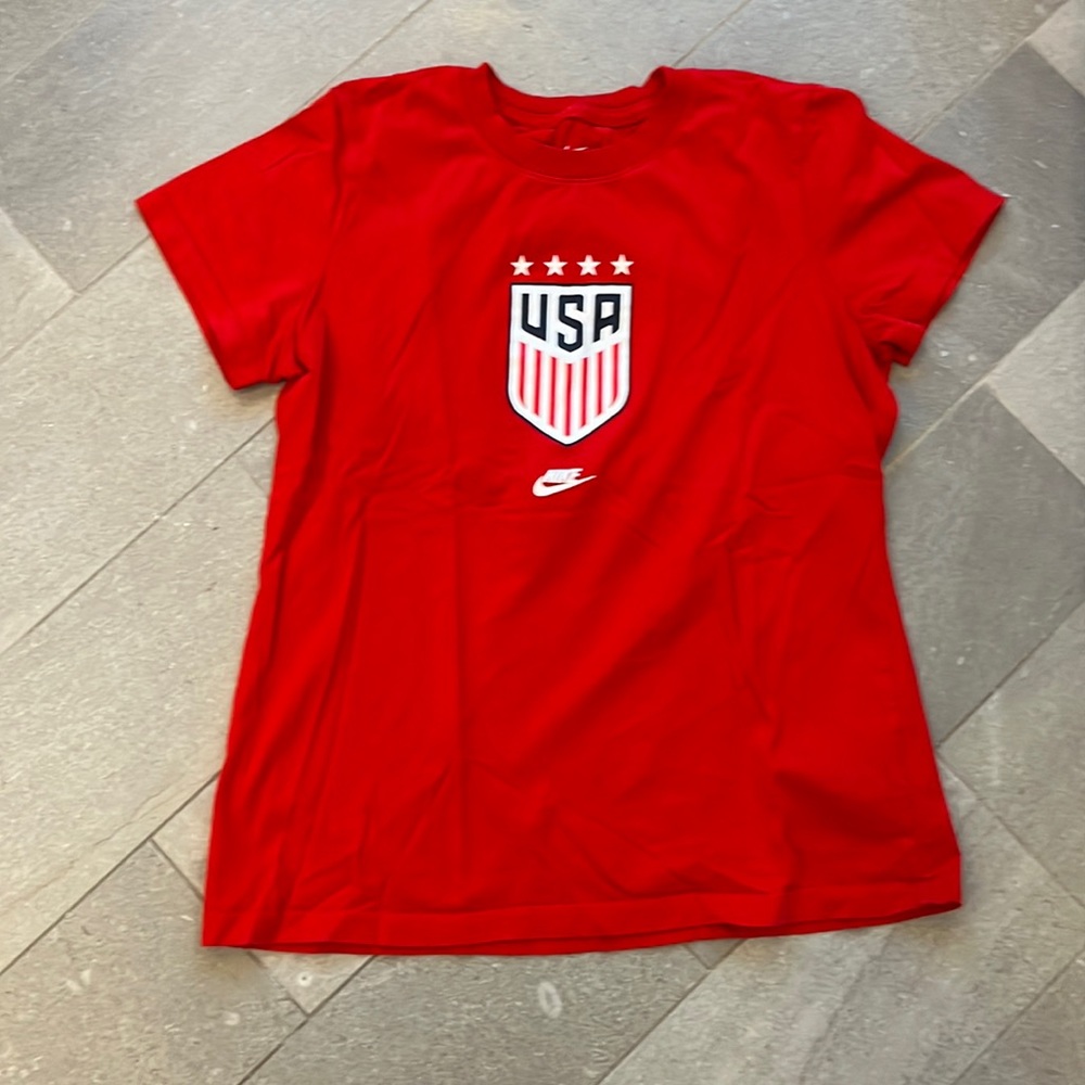 Nike Women’s USA T-Shirt, size Medium, red